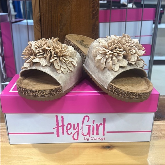NWT Corkys Tan Flower Trimmed Single Band Wild Child Sandal - Picture 1 of 4
